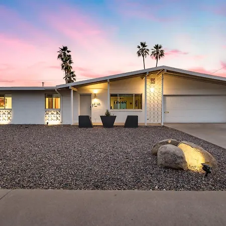 Desert Mirage Home -Retro Chic With Pool Grille & Bocce